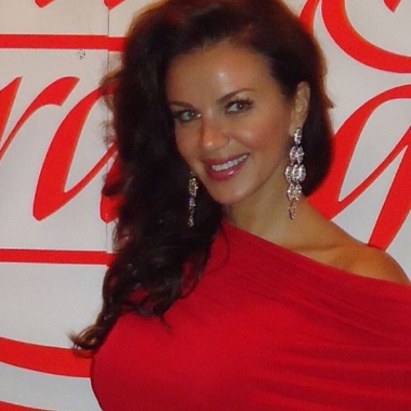 Meet your Posher, Lana - Picture 2 of 2